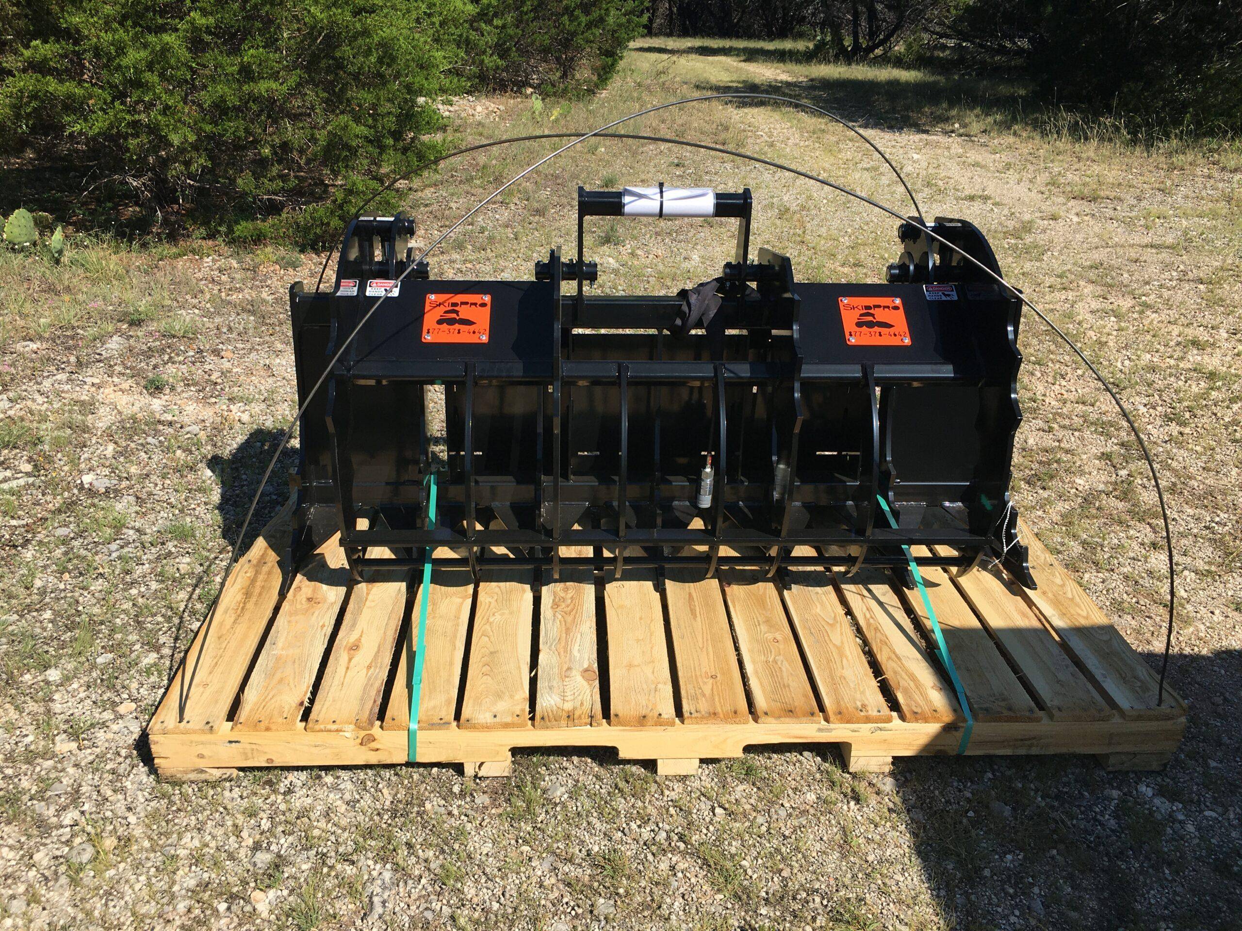 Grapple on pallet